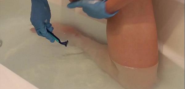  Shaving my pussy wearing rubber gloves